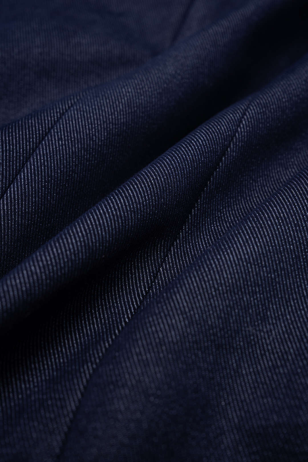Gerüschtes asymmetrisches Jeans-Minikleid mit langen Ärmeln