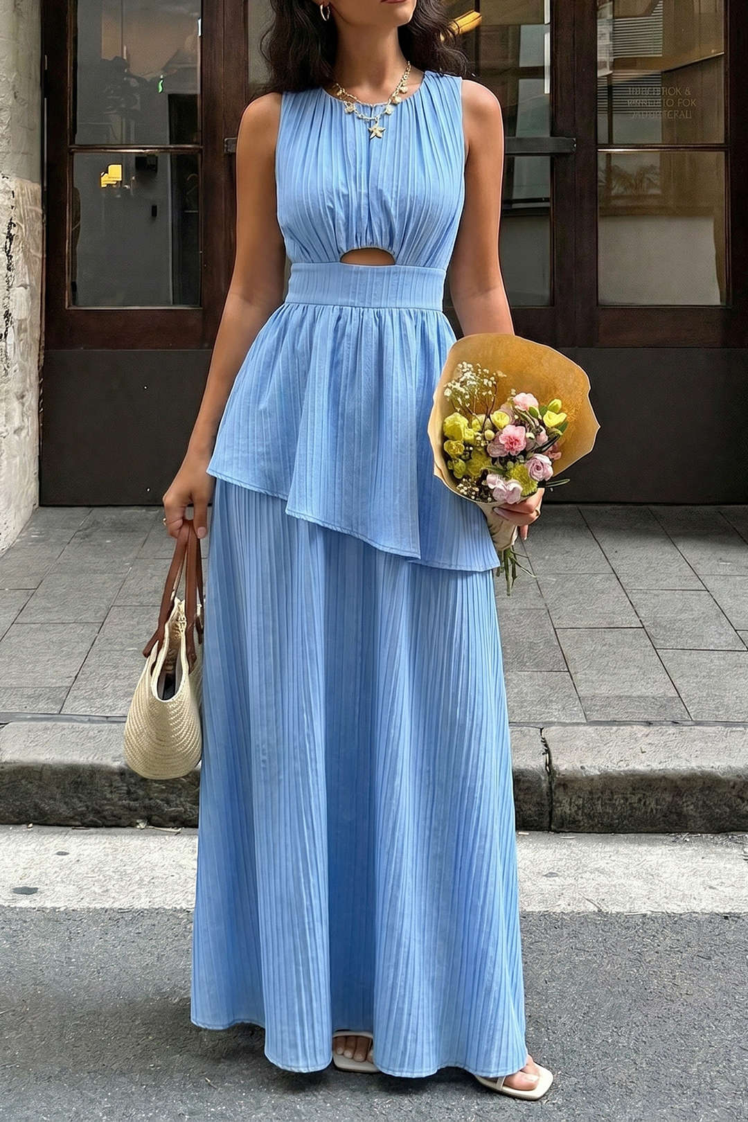 Maxikleid mit Rundhalsausschnitt, asymmetrischer Raffung und Cut-Outs