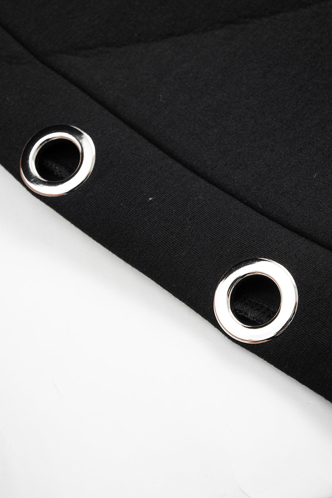 Metallic Rundhals-Top mit Aushöhlungen und Ringdetails, langärmlig