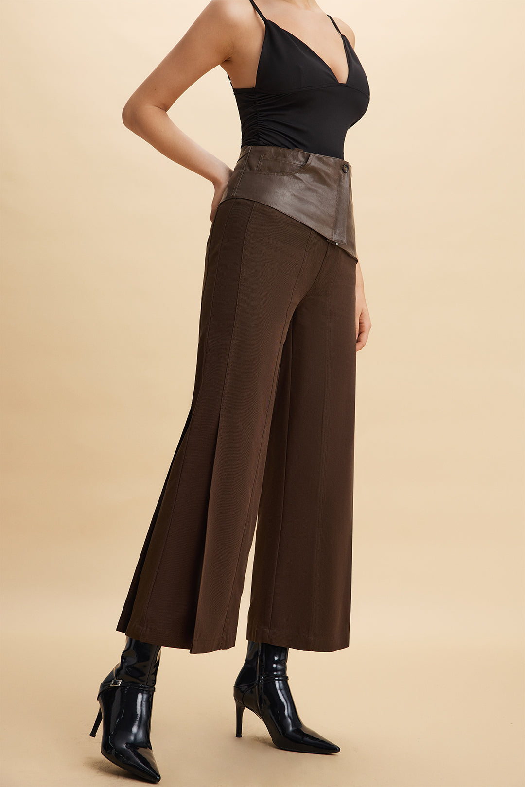 Hose mit Reißverschlusstaschen und Kunstleder-Patchwork