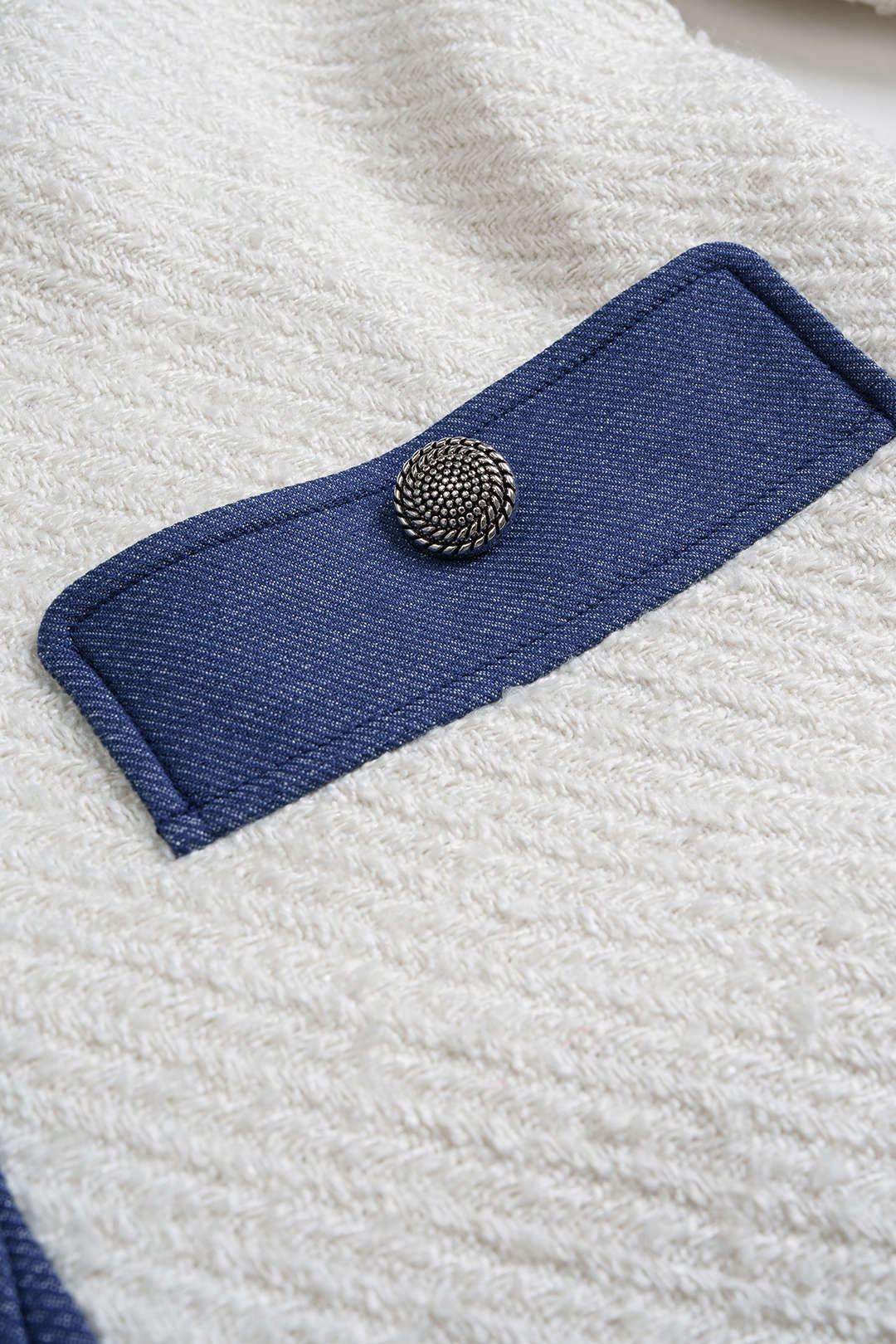 Denim-Patchwork-Blazer mit Knöpfen