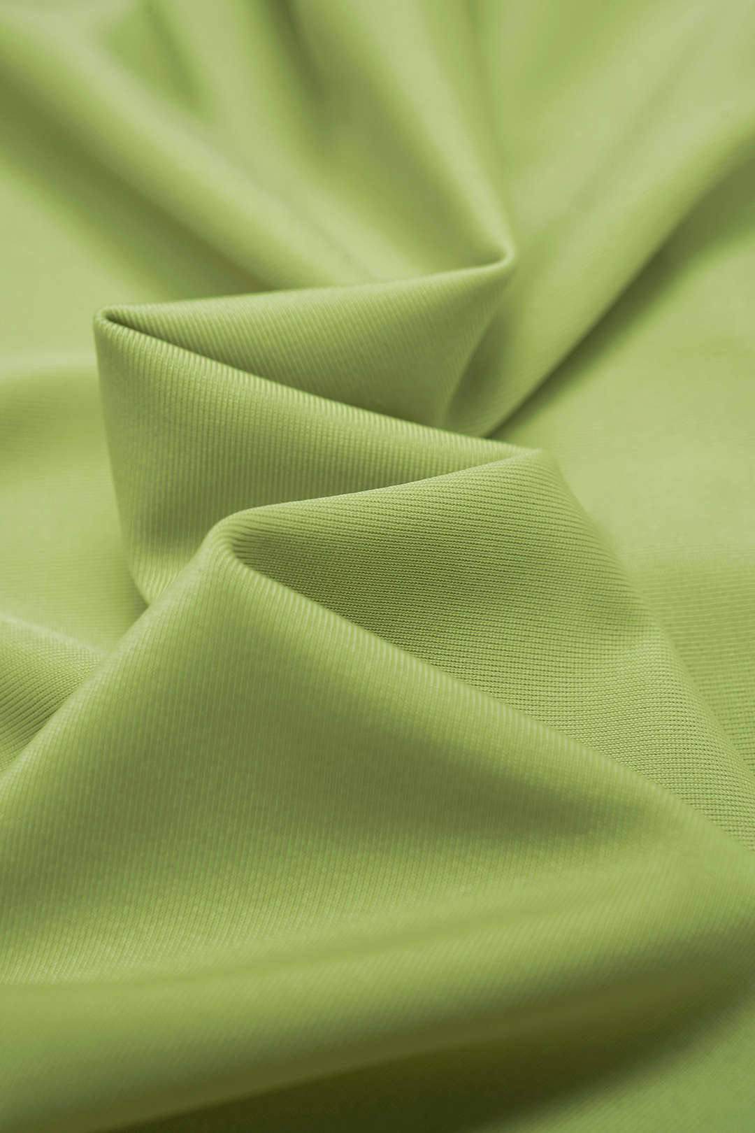 Geblümtes Mesh-Patchwork-Minikleid mit Rundhalsausschnitt, asymmetrischen Raffungen und ärmellos