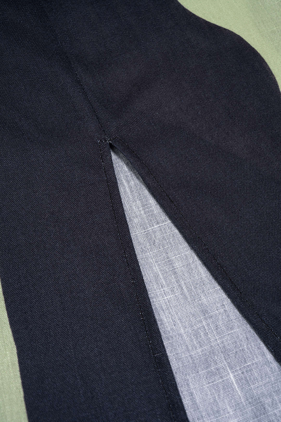 Maxikleid ärmellos mit abstraktem Blumendruck, Raffungen und Cut-Outs