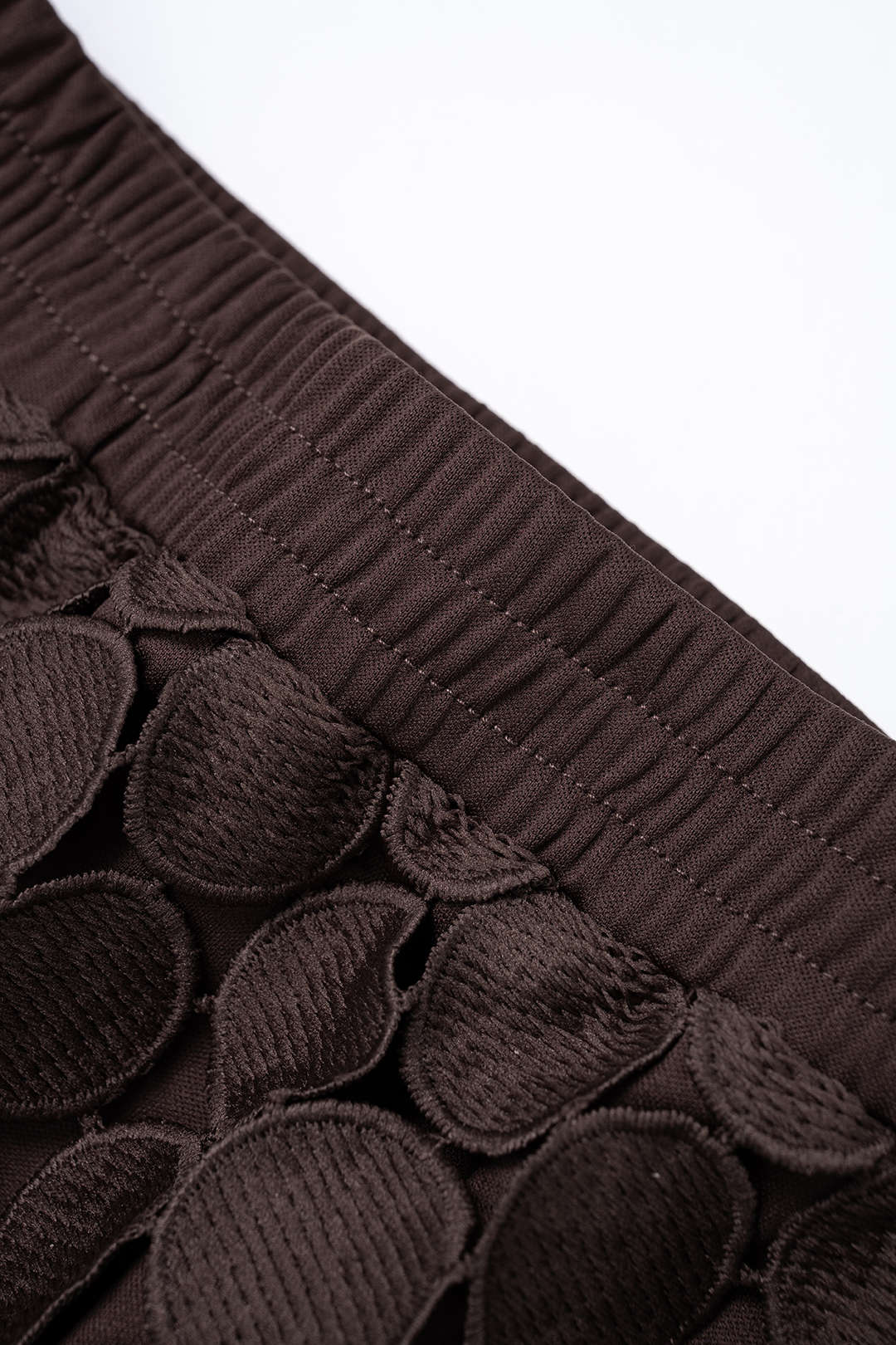 Rock mit gesmoktem Bund und Cut-outs