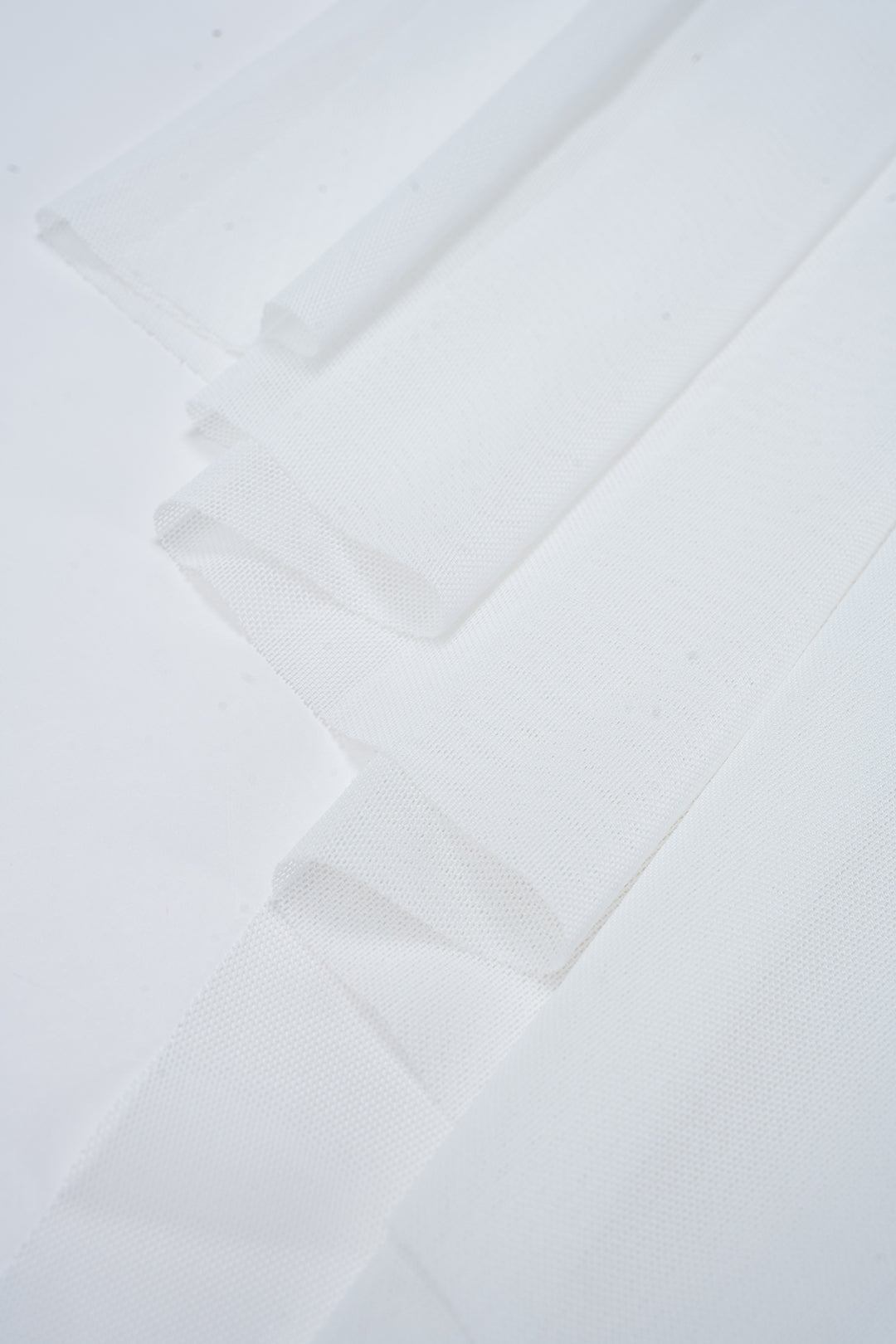 Mesh-Neckholder-Top mit V-Ausschnitt, asymmetrischem Rücken und Raffungen