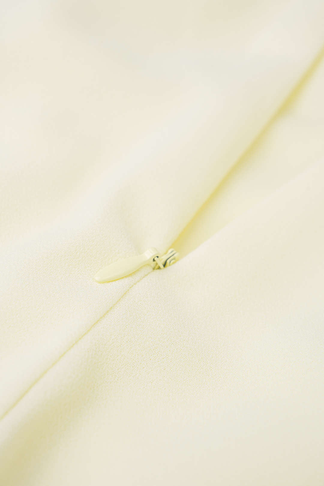 Einfarbiges ärmelloses Maxikleid aus Chiffon mit Cut-Outs