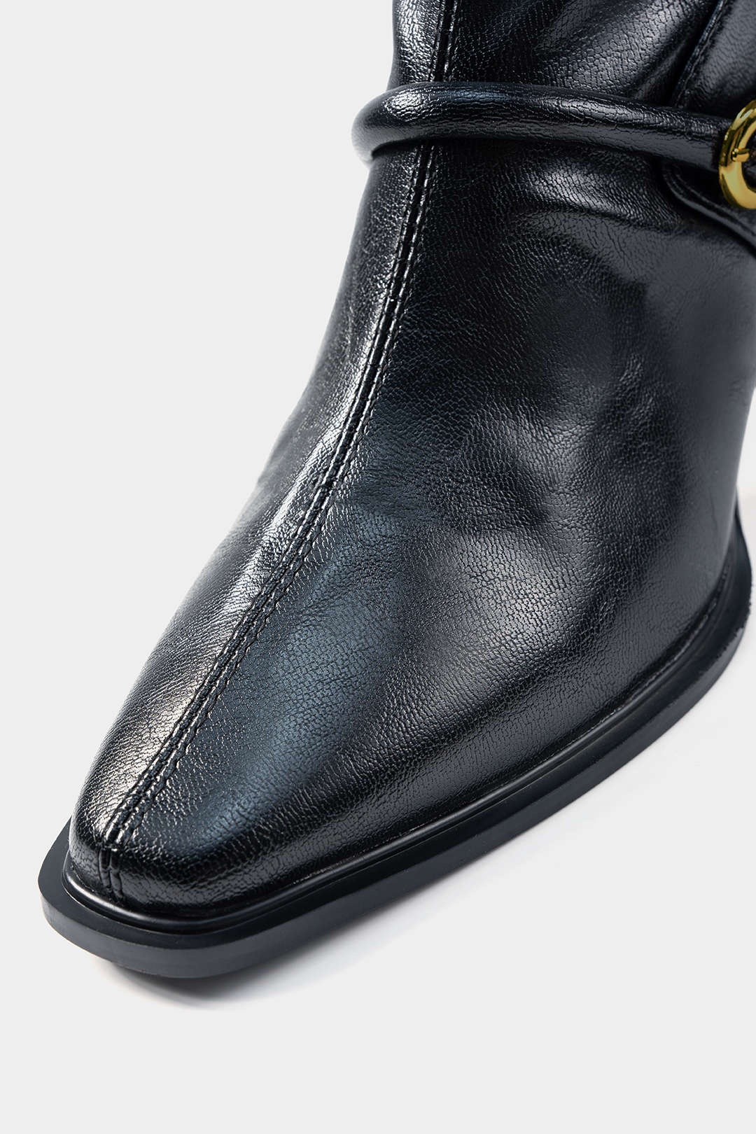 Ankle Boots mit eckiger Spitze und Reißverschluss