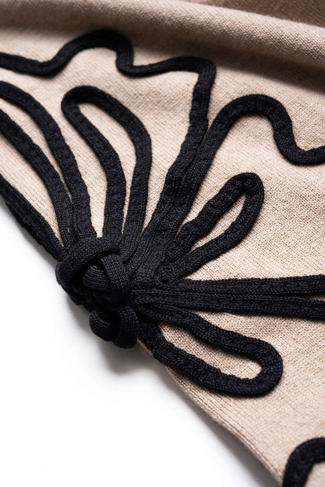 Strickapplikationen Rollkragen Langarmkleid