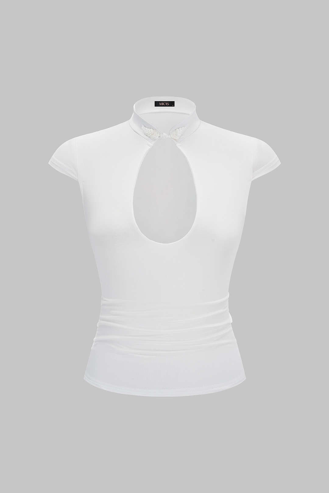 T-shirt à manches courtes avec découpes et boutons