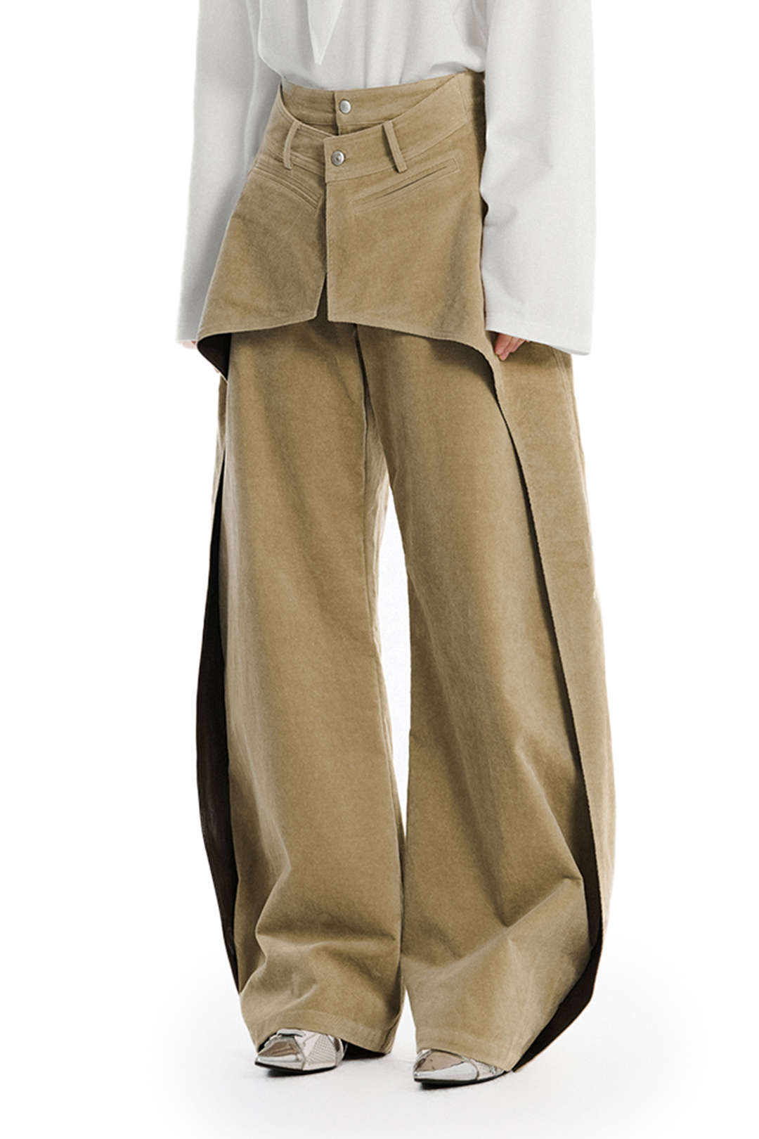 Hose mit doppeltem Bund und Cut-Out-Taschen