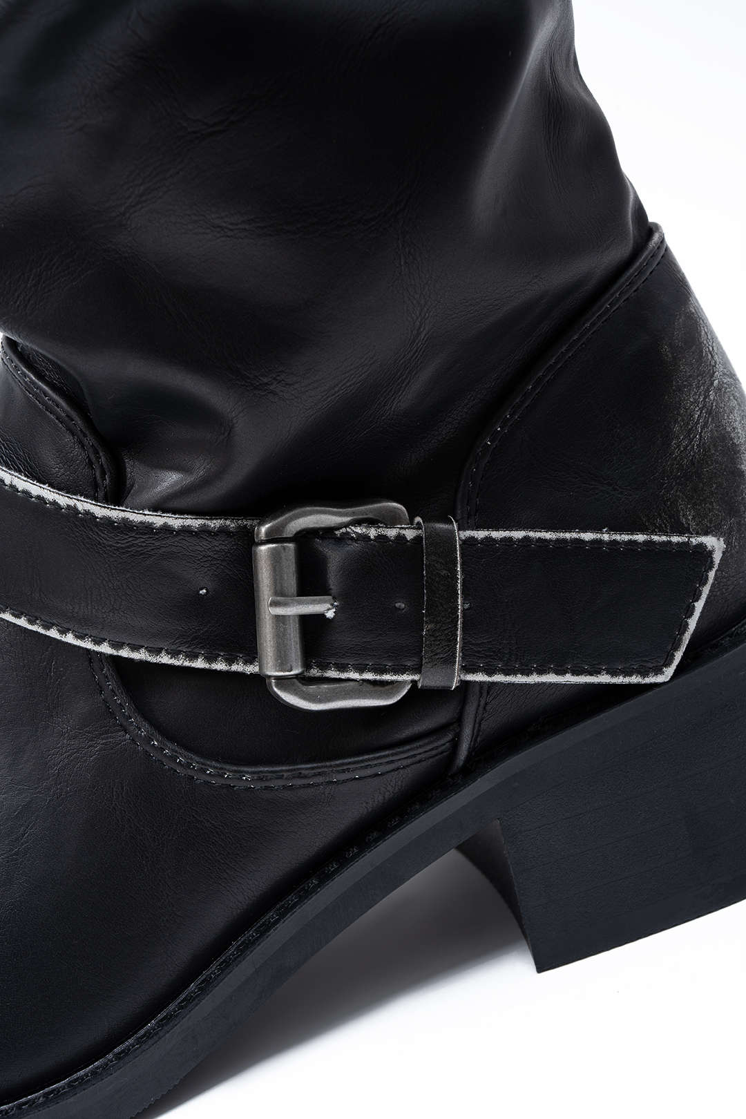 Bottes mi-mollet en cuir à boucle métallique