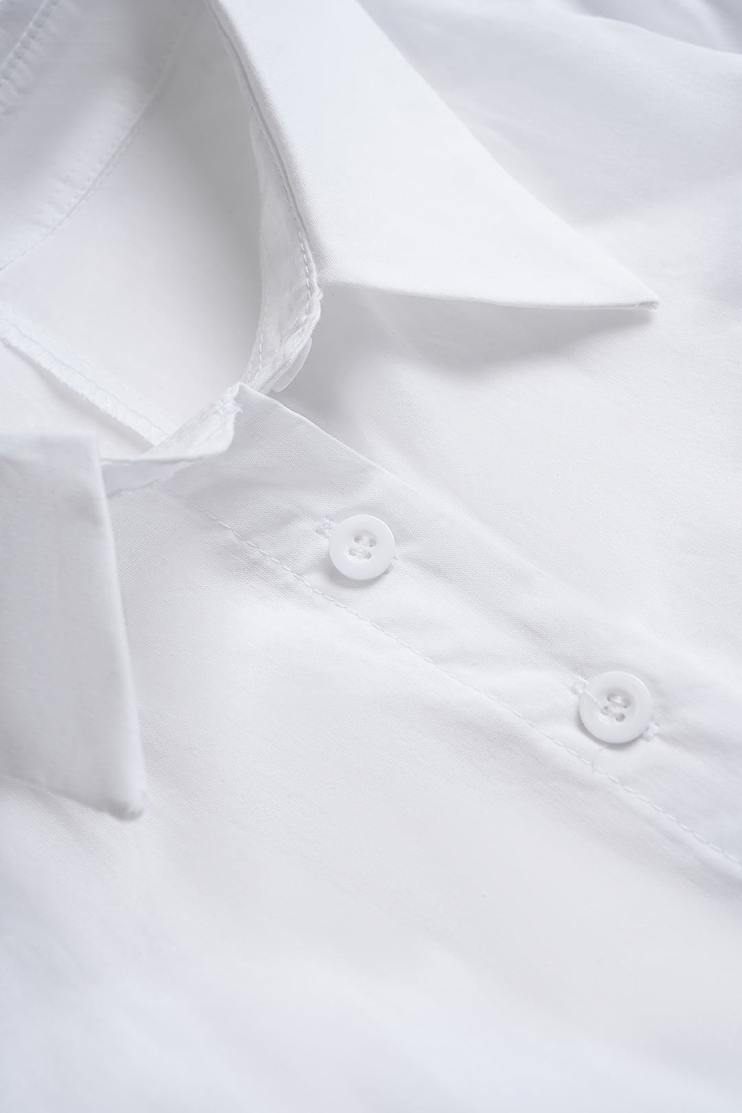 Chemise boutonnée à revers et à nouer sur le devant, à manches longues